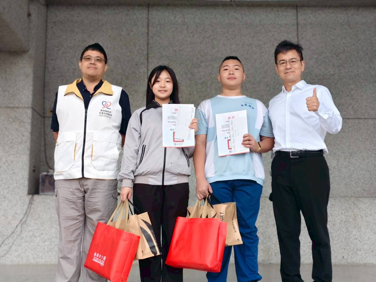 中興國中 梁蕙芯 奪下金獎,以清晰強烈的拒毒態度獲得評審肯定;梁盛凱則以獨特影像語言拿下創意獎